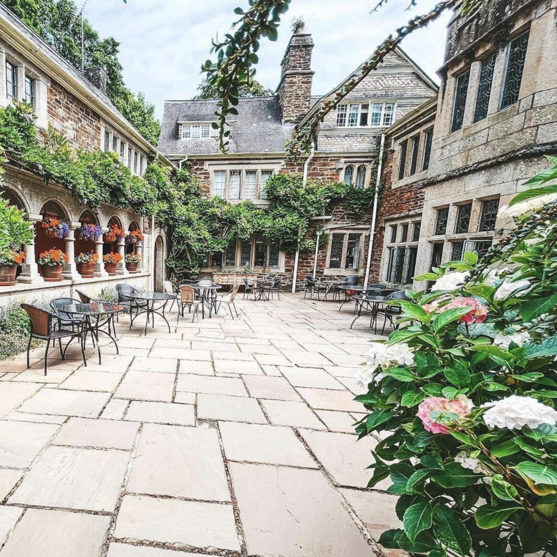 Hotel Lewtrenchard Manor Exterior foto